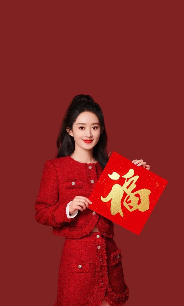 《赵丽颖红裙彩排春晚，手持“春”字，精彩表演值得期待》