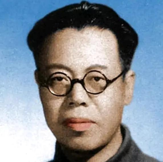 周总理正主持追悼会,忽听有人大喊:我回来了,周:追悼会取消