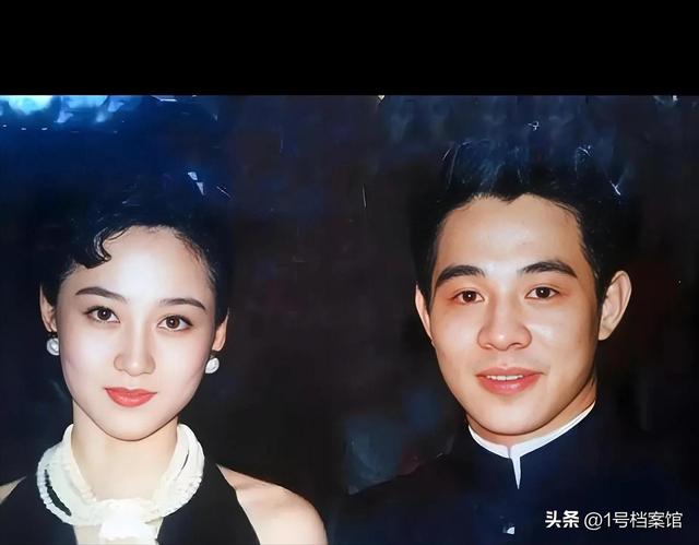 61岁李连杰和63岁利智近照曝光,难敌岁月,老成了难以想象的模样