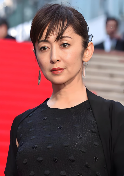 日美魔女齐藤由贵终于离了!出轨已婚医生多年,30年老公黯然离家