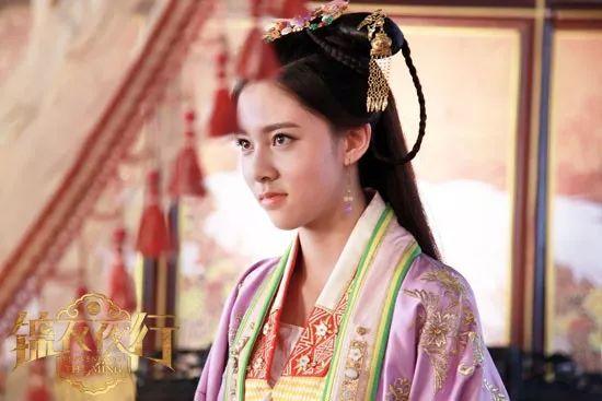 她是《恋爱先生》里抢眼的长腿精，竟然也能放下包袱扮丑耍宝？