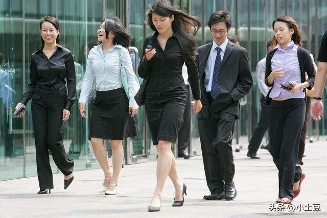 乡镇公务员男少女多正在失调,在特殊工作中还要“优先照顾女士”