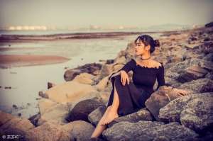 蚀骨沉沦(故事：他假装不认识我，我向他靠近，请他替我说几句好话)