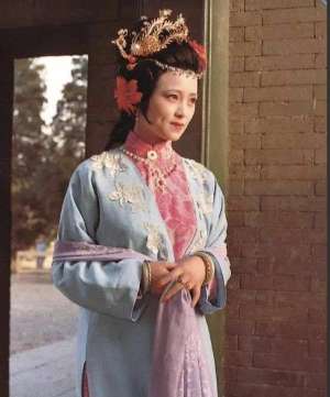 秦可卿扮演者(她美丽而低调，本是林黛玉扮演者的候选人，因年龄大演了秦可卿)