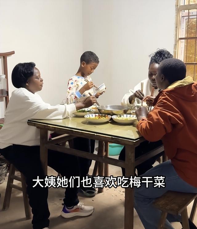 吴子安对外婆太生疏,网友质疑rose对其缺关心,孩子心理怕出问题