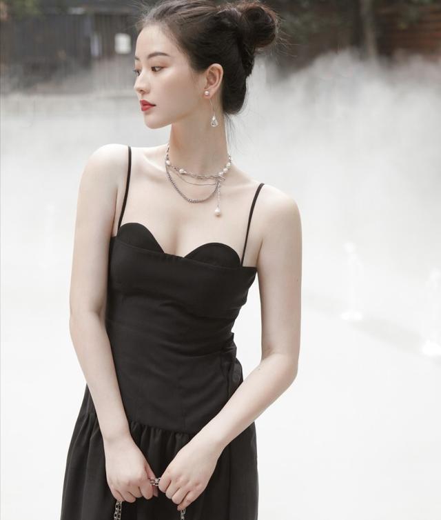 试了这么多发型才知道,高丸子头最显年轻,大方百搭又有元气