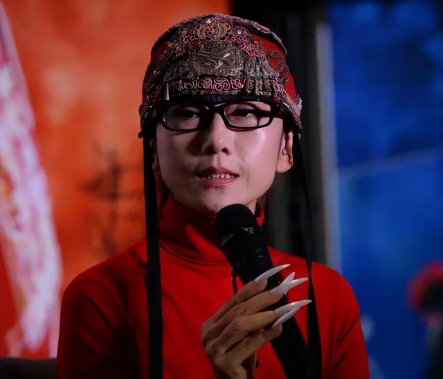 与杨丽萍离婚多年后,前夫刘淳晴毅然回到身边,无儿无女也无妨