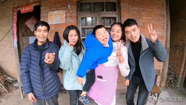 小乔自驾游偶遇单亲小妈妈,配合默契被网友期待后续