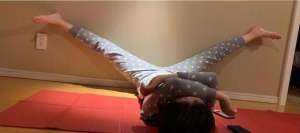 田朴珺图片(王石小娇妻田朴珺秀身材，穿小吊带露大长腿，做瑜伽晒一字马超性感)