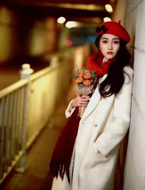 关晓彤新浪微博(刚刚关晓彤发微博：启航2025，在泰山脚下和大家一起跨年啦)