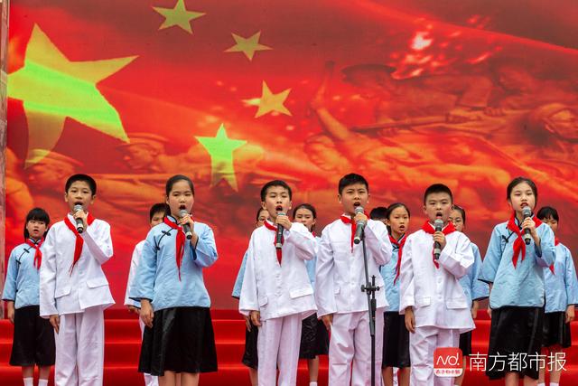 庆祝六一，广州儿童唱响“英雄之歌”，看红色经典连环画