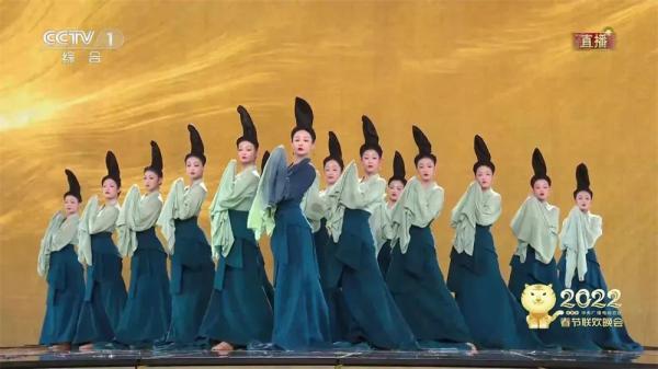刷屏的“青绿腰”到底难不难?我们问了导演
