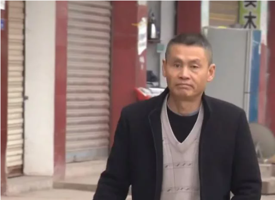 50多岁的单身汉一生未婚，突然天降一个女儿，医生鉴定：亲生的