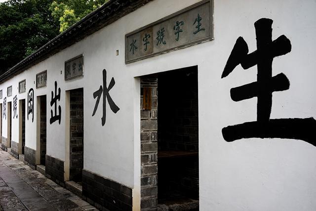 在号舍里吃喝拉撒睡觉都要蜷着,科举考试考生很悲惨