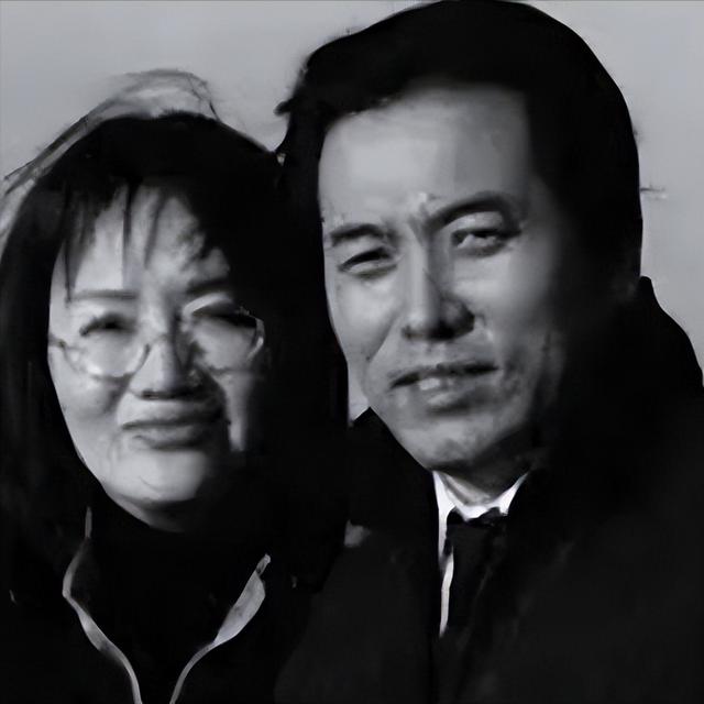 佟铁鑫:一婚娶歌手金曼生下儿子,二婚娶带娃林丹诗,如今咋样