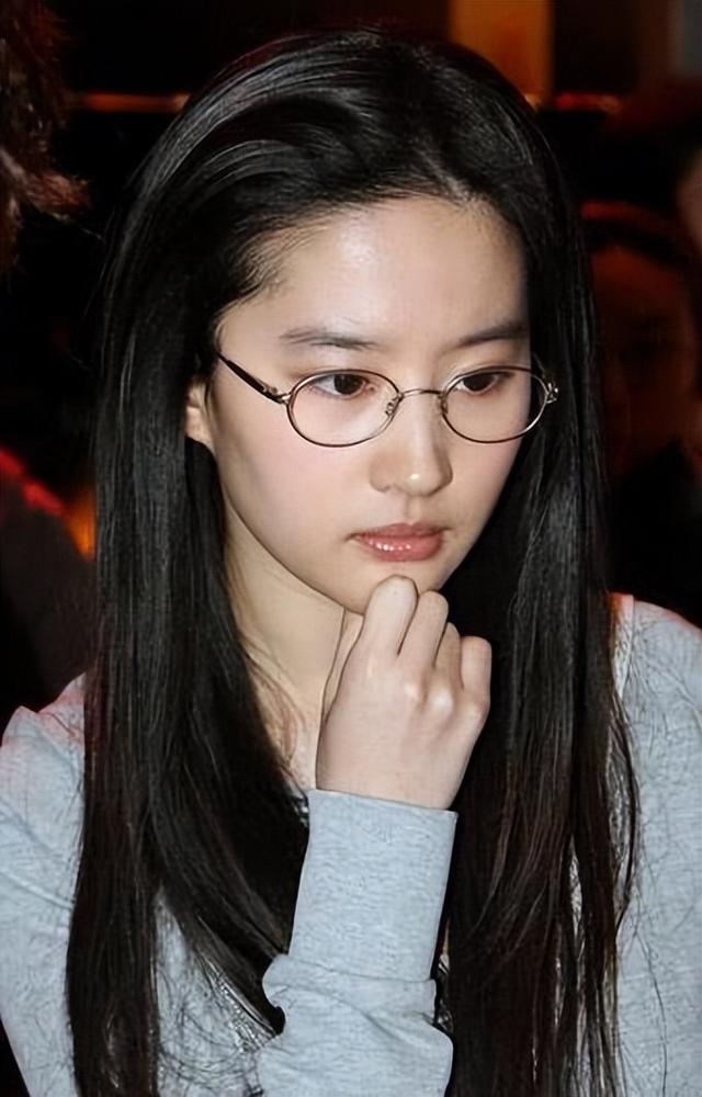 《梦华录》刘亦菲颜值演技在线，为角色减重30斤一天只喝一口可乐