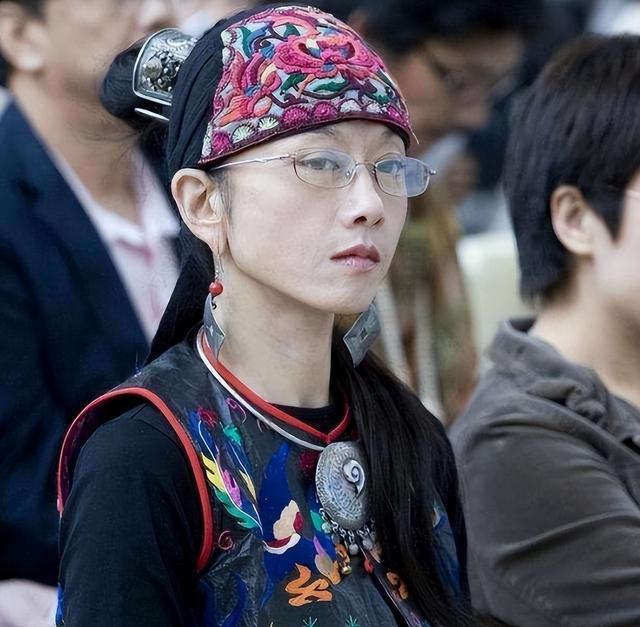 与杨丽萍离婚多年后,前夫刘淳晴毅然回到身边,无儿无女也无妨