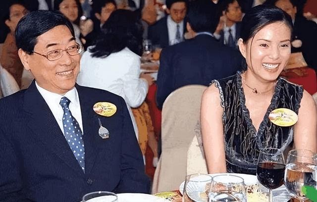 她的情感不太顺利,浪费10年时间,还倒贴上亿,如今现状令人惋惜