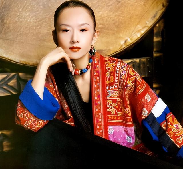 与杨丽萍离婚多年后,前夫刘淳晴毅然回到身边,无儿无女也无妨