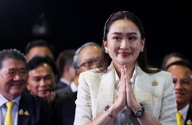 他信背后的两位女总理：妹妹英拉漂亮有能力，小女儿贝东丹很努力