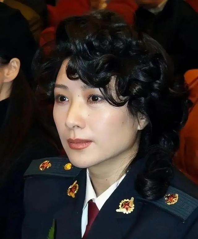 王静:她是《我主沉浮》里的石亚南,也是《国家公诉》中的周秀丽