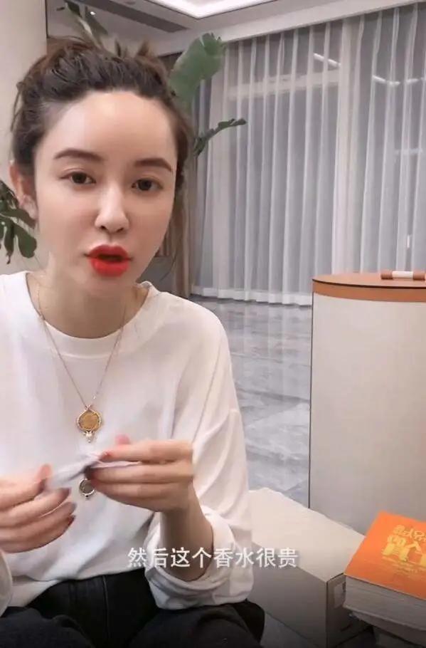 上位成功晋升新总裁夫人?张大奕不一定赢,但董花花离不离婚都输