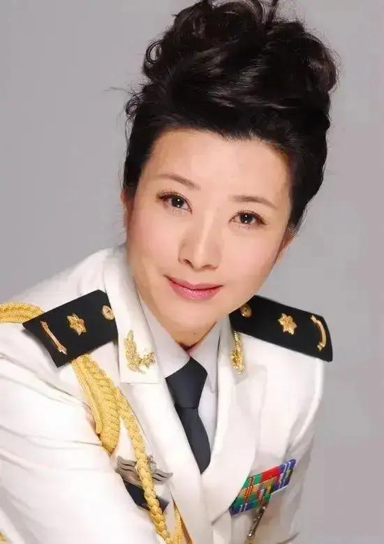 王静:她是《我主沉浮》里的石亚南,也是《国家公诉》中的周秀丽