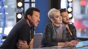 美国偶像第八季(停播两年后，《美国偶像》十六季内容引猜想)