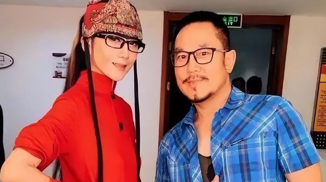 与杨丽萍离婚多年后,前夫刘淳晴毅然回到身边,无儿无女也无妨
