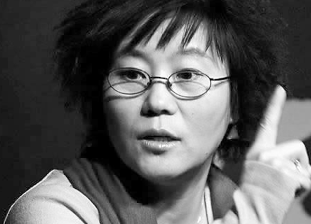 名导李少红：婚姻里有遗憾，当年主动追求丈夫，婚后生活怎么样？