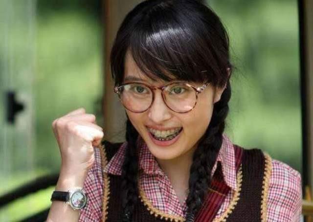 靠“丑女”成名,却因“得罪”张艺谋被除名,李欣汝如今过得如何
