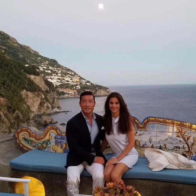 ​美国名医娶选美皇后，结婚5年才发现妻子背地里是个妓女，太狗血