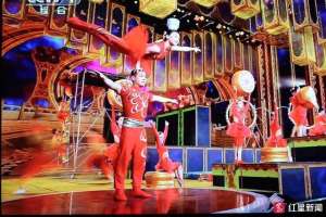 顶碗(四川宜宾杂技登上春晚舞台，高难度顶碗“绝技”惊艳全场)