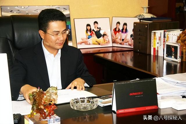 一夜输掉7亿美元，欠下200多亿跑路，回顾金立老板刘立荣的沉浮史
