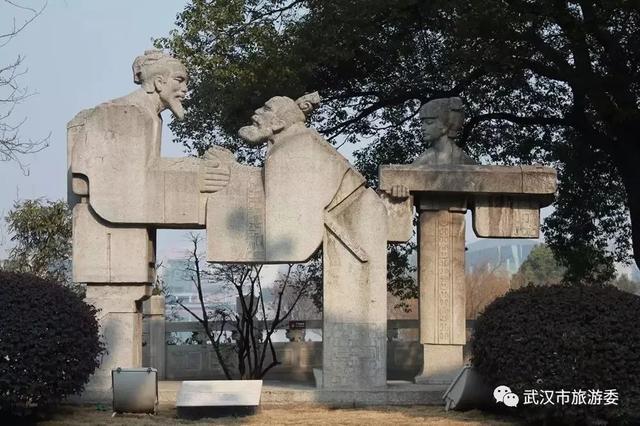 花开了!坐上这趟最美公交看武汉春天!