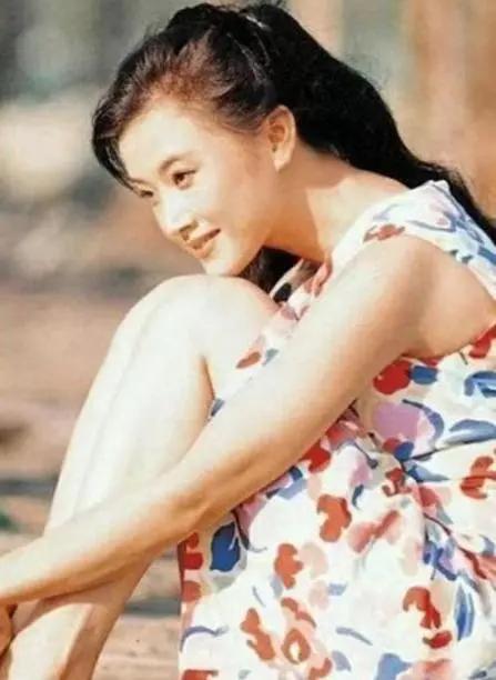 58岁宋祖英近照曝光:24次登上春晚,巅峰时隐退,如今她怎样了?