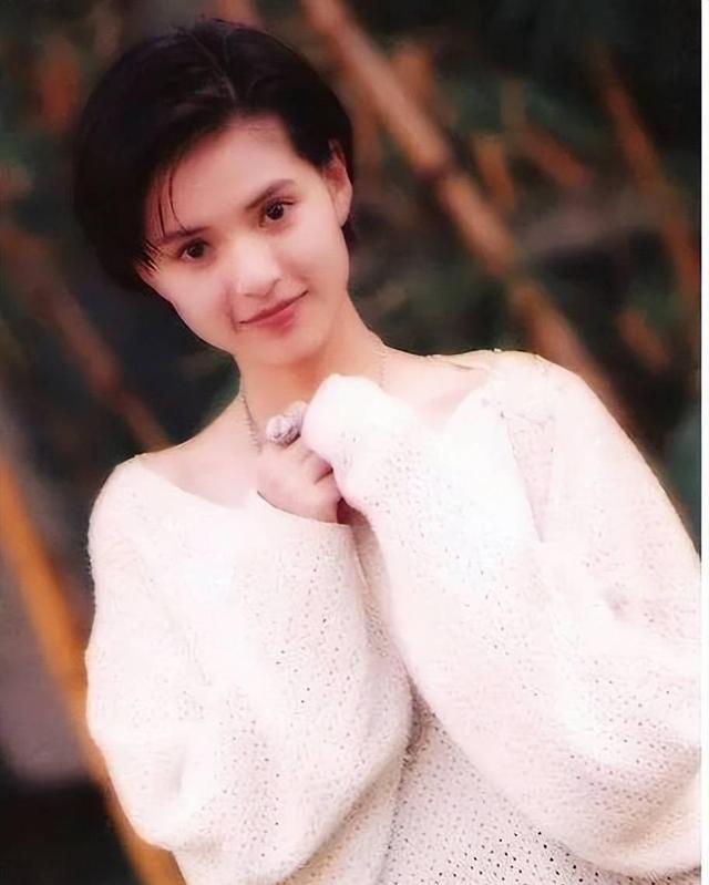 她的情感不太顺利,浪费10年时间,还倒贴上亿,如今现状令人惋惜