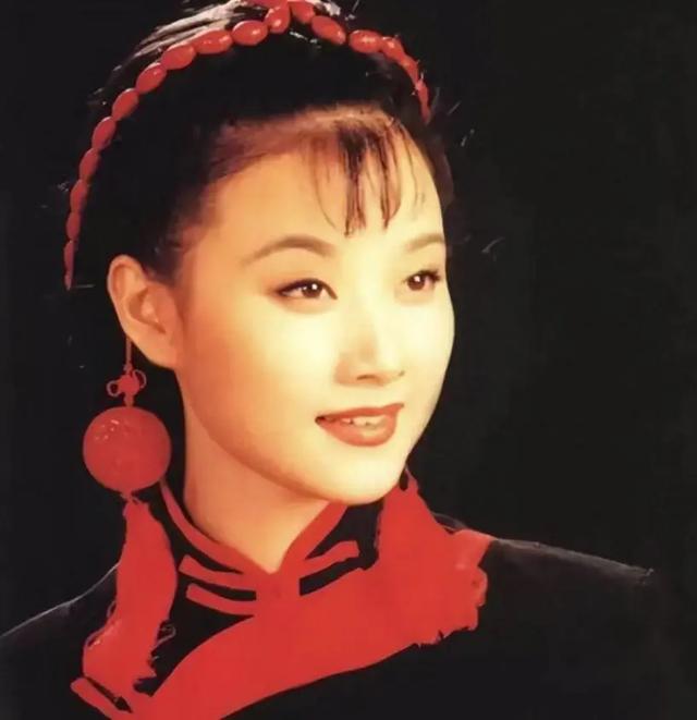 58岁宋祖英近照曝光:24次登上春晚,巅峰时隐退,如今她怎样了?