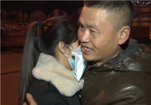 50多岁的单身汉一生未婚，突然天降一个女儿，医生鉴定：亲生的