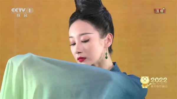 刷屏的“青绿腰”到底难不难?我们问了导演