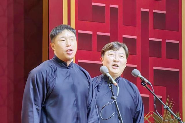 相声界的摇滚明星:德云社在434场演出中征服800,000观众的心!