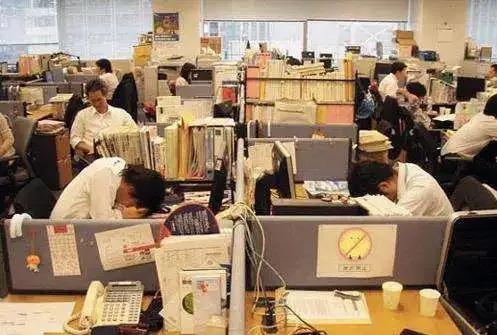 一生内卷的东亚人:日本人不吃饭,韩国人不睡觉,中国人不下班