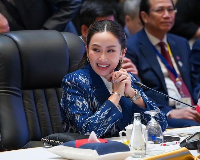 他信背后的两位女总理：妹妹英拉漂亮有能力，小女儿贝东丹很努力