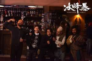 役所广司(《冰峰暴》役所广司亡命搏斗 张静初勇攀冰壁惊心动魄)