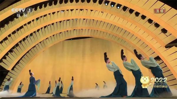 刷屏的“青绿腰”到底难不难?我们问了导演