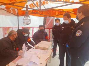 张瞻(石家庄鹿泉区民警驱车千里为群众送“救命药”)