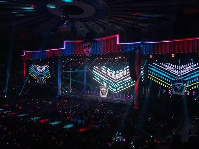 鸟叔首尔演唱会,机械舞台carry全场