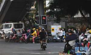 骑人(骑共享电动单车违法载人，结果撞人致死……担全责)