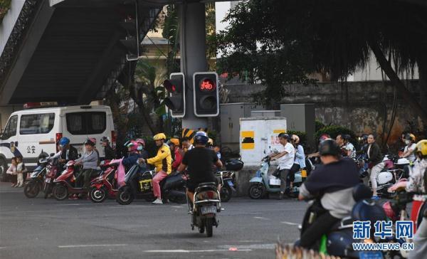 骑共享电动单车违法载人,结果撞人致死……担全责