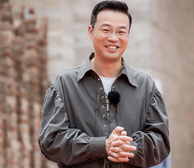 他是内娱“顶级负心汉”,享少校军衔,却放任小三攻击发妻